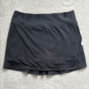 Vuori Heather Black Skort